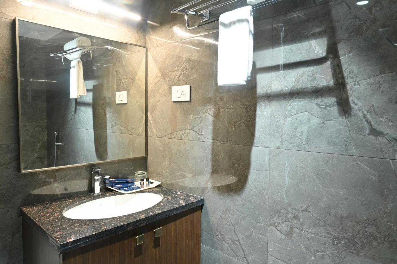 Hotel N Square Eluru Luaran gambar